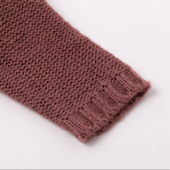 Oversized Knit Cable Turtleneck Sweater - Picture 6 of 7